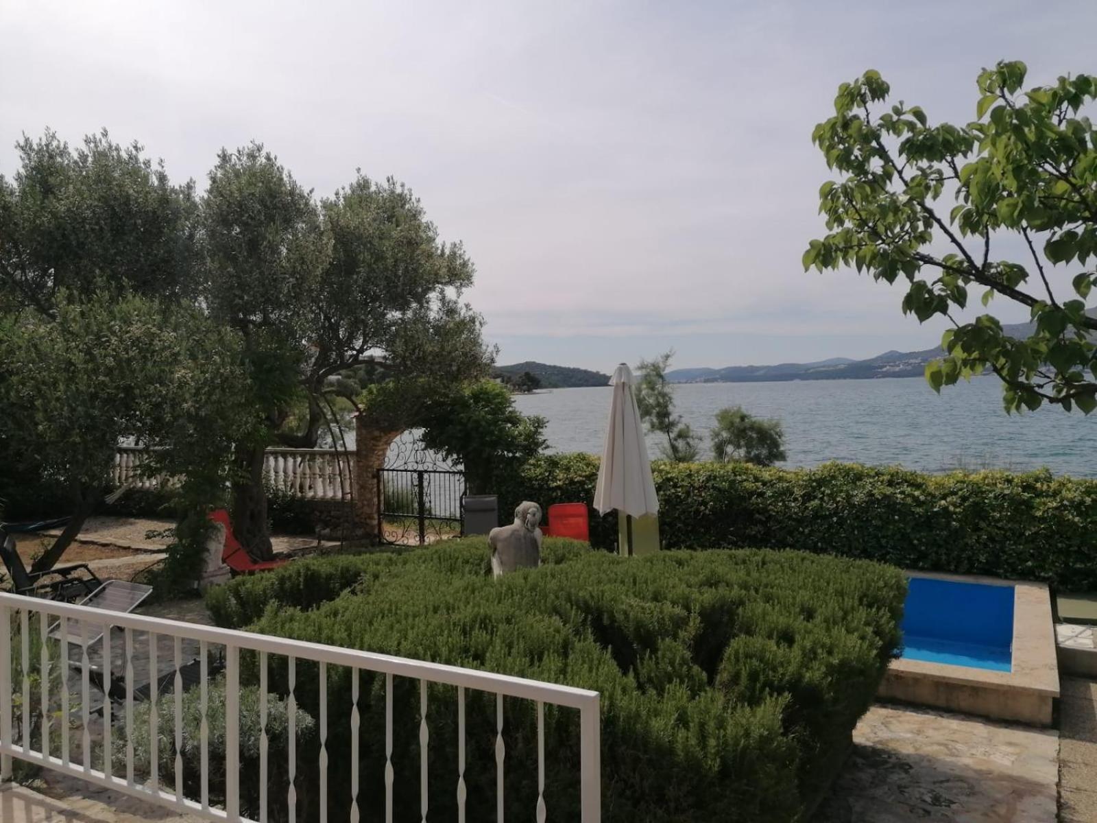 Apartments Villa Julia Trogir Exterior photo