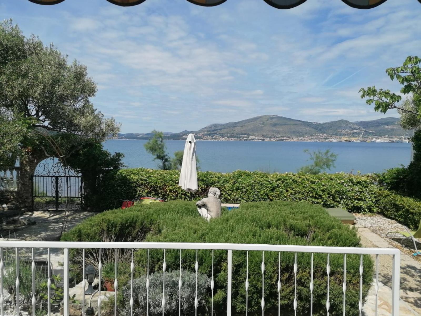 Apartments Villa Julia Trogir Exterior photo